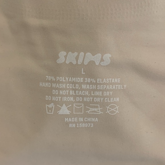 ✨ SKIMS Naked Scoop Tank Bra — Mica (Size L) ✨ - Picture 3 of 8